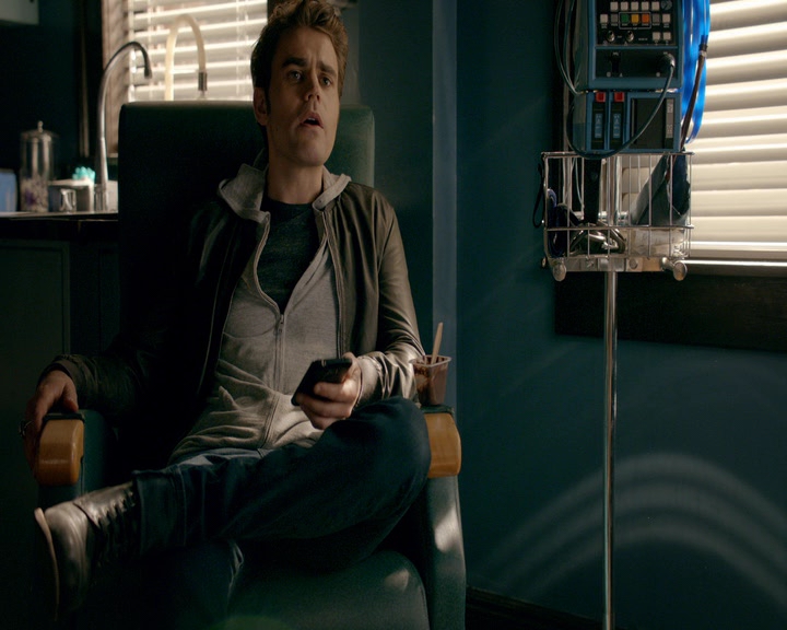 VampireDiaries-dot-nl_VVampireDiaries-dot-nl_VampireDiaries-8x08WeHaveHistoryTogether0564.jpg