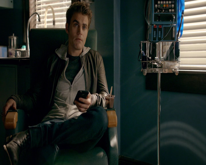 VampireDiaries-dot-nl_VVampireDiaries-dot-nl_VampireDiaries-8x08WeHaveHistoryTogether0567.jpg