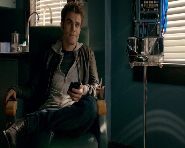 VampireDiaries-dot-nl_VVampireDiaries-dot-nl_VampireDiaries-8x08WeHaveHistoryTogether0568.jpg