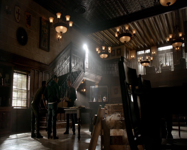 VampireDiaries-dot-nl_VVampireDiaries-dot-nl_VampireDiaries-8x08WeHaveHistoryTogether0606.jpg