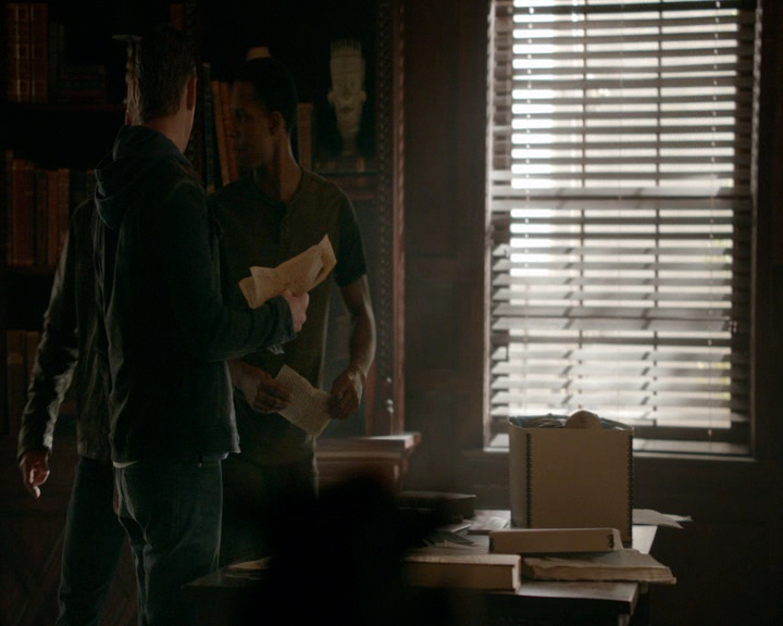 VampireDiaries-dot-nl_VVampireDiaries-dot-nl_VampireDiaries-8x08WeHaveHistoryTogether0647.jpg