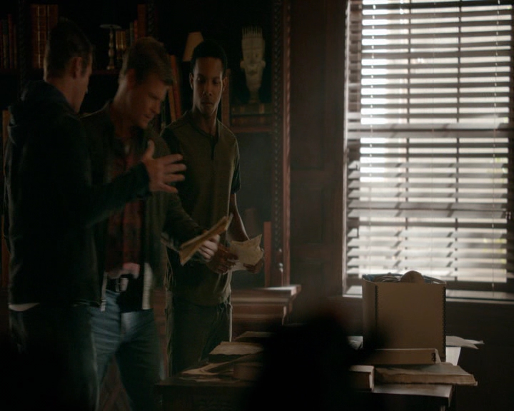 VampireDiaries-dot-nl_VVampireDiaries-dot-nl_VampireDiaries-8x08WeHaveHistoryTogether0648.jpg