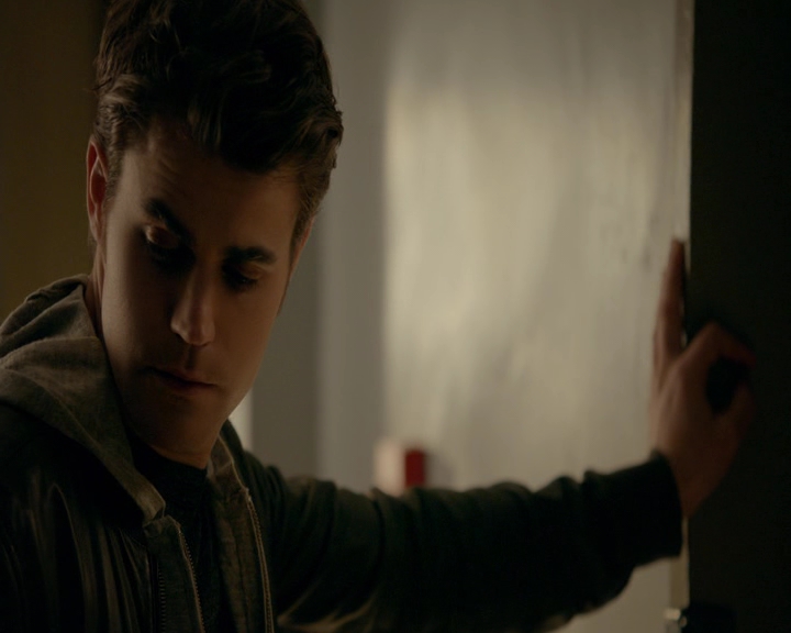 VampireDiaries-dot-nl_VVampireDiaries-dot-nl_VampireDiaries-8x08WeHaveHistoryTogether0680.jpg