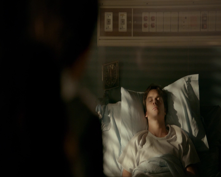 VampireDiaries-dot-nl_VVampireDiaries-dot-nl_VampireDiaries-8x08WeHaveHistoryTogether0689.jpg