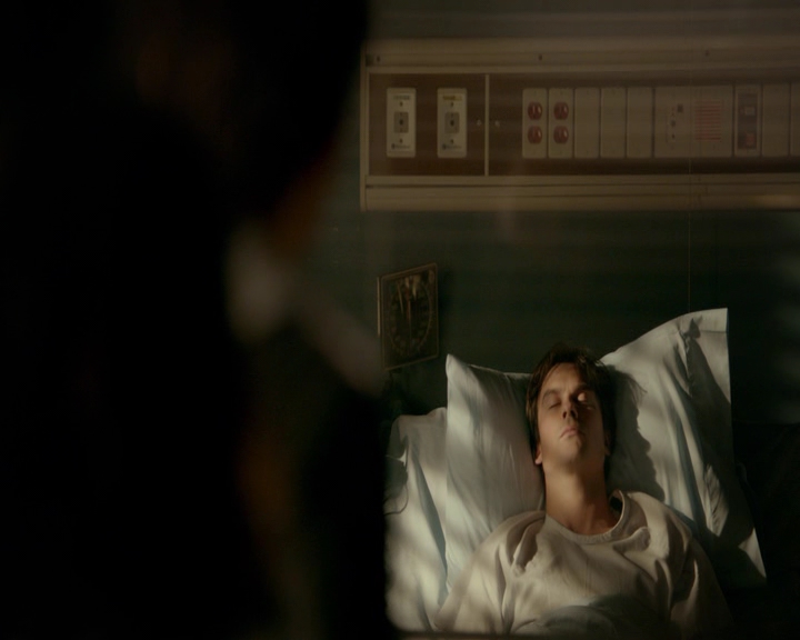 VampireDiaries-dot-nl_VVampireDiaries-dot-nl_VampireDiaries-8x08WeHaveHistoryTogether0691.jpg