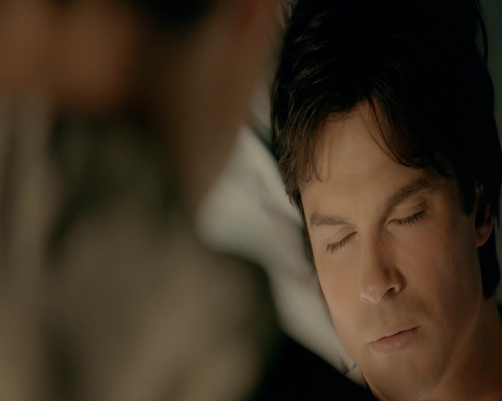 VampireDiaries-dot-nl_VVampireDiaries-dot-nl_VampireDiaries-8x08WeHaveHistoryTogether0817.jpg