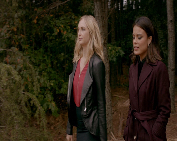 VampireDiaries-dot-nl_VVampireDiaries-dot-nl_VampireDiaries-8x08WeHaveHistoryTogether0937.jpg