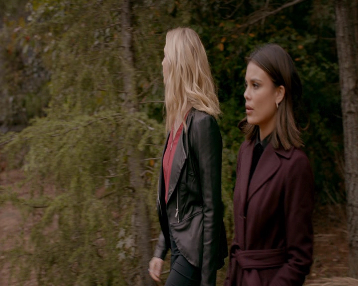 VampireDiaries-dot-nl_VVampireDiaries-dot-nl_VampireDiaries-8x08WeHaveHistoryTogether0938.jpg