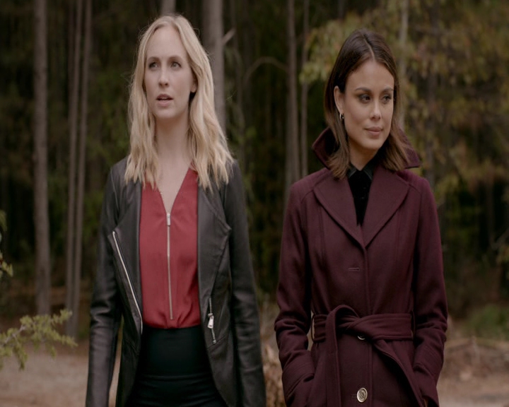 VampireDiaries-dot-nl_VVampireDiaries-dot-nl_VampireDiaries-8x08WeHaveHistoryTogether0940.jpg