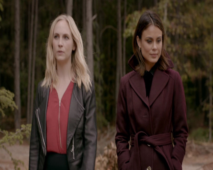 VampireDiaries-dot-nl_VVampireDiaries-dot-nl_VampireDiaries-8x08WeHaveHistoryTogether0941.jpg