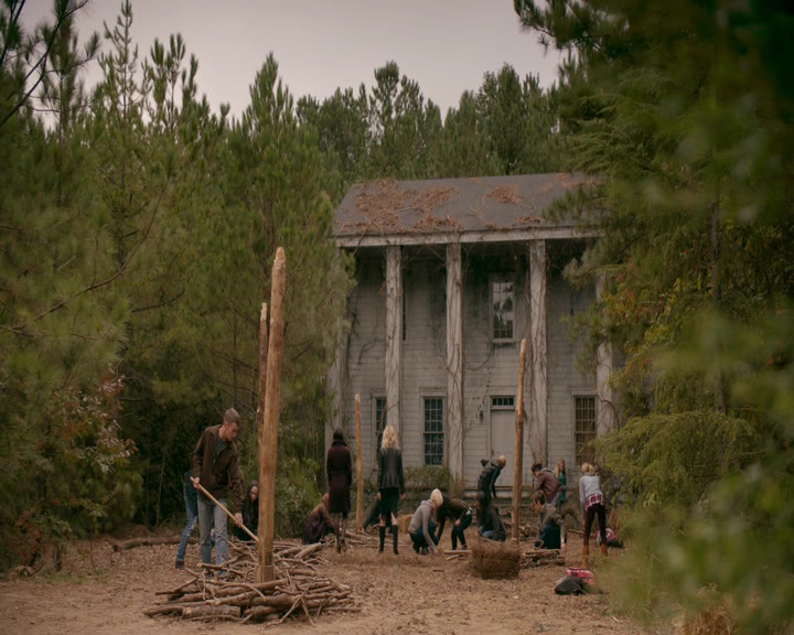 VampireDiaries-dot-nl_VVampireDiaries-dot-nl_VampireDiaries-8x08WeHaveHistoryTogether0952.jpg