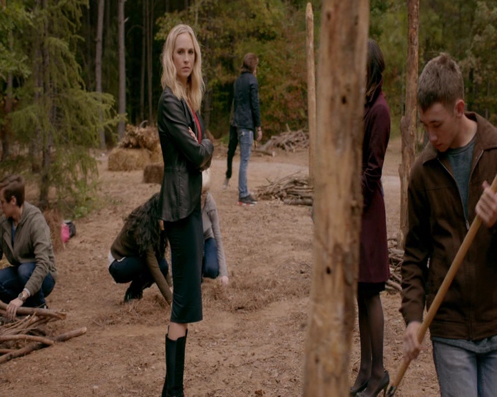 VampireDiaries-dot-nl_VVampireDiaries-dot-nl_VampireDiaries-8x08WeHaveHistoryTogether0976.jpg