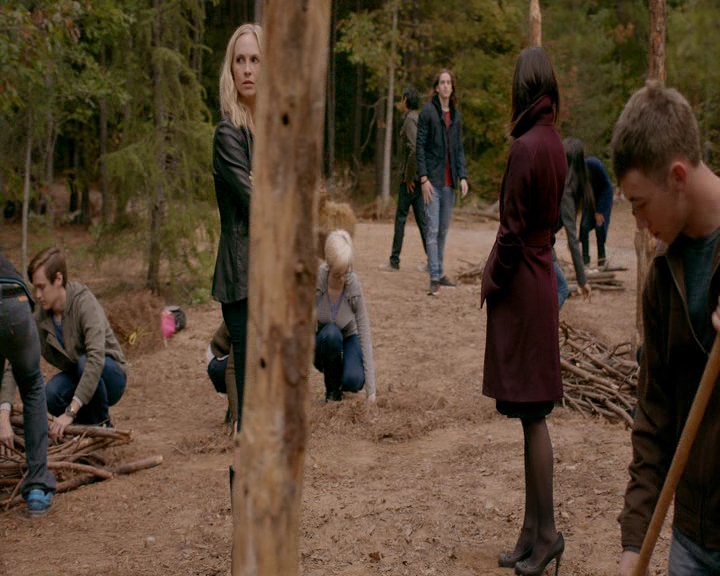 VampireDiaries-dot-nl_VVampireDiaries-dot-nl_VampireDiaries-8x08WeHaveHistoryTogether0977.jpg