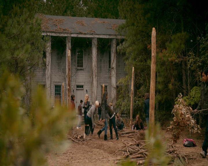 VampireDiaries-dot-nl_VVampireDiaries-dot-nl_VampireDiaries-8x08WeHaveHistoryTogether0978.jpg