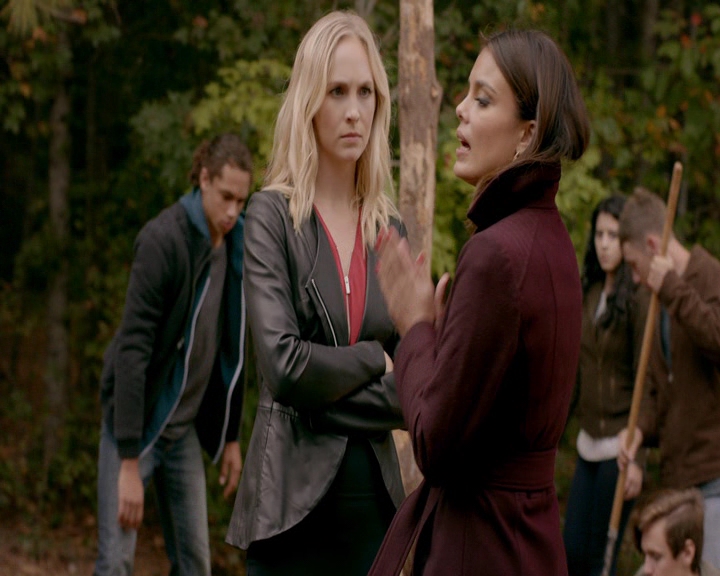 VampireDiaries-dot-nl_VVampireDiaries-dot-nl_VampireDiaries-8x08WeHaveHistoryTogether1042.jpg