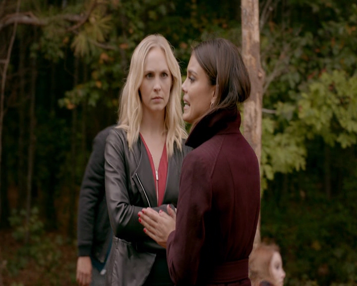 VampireDiaries-dot-nl_VVampireDiaries-dot-nl_VampireDiaries-8x08WeHaveHistoryTogether1043.jpg