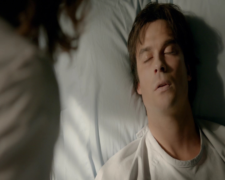 VampireDiaries-dot-nl_VVampireDiaries-dot-nl_VampireDiaries-8x08WeHaveHistoryTogether1127.jpg