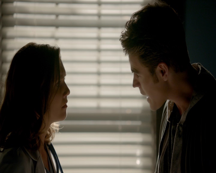 VampireDiaries-dot-nl_VVampireDiaries-dot-nl_VampireDiaries-8x08WeHaveHistoryTogether1198.jpg