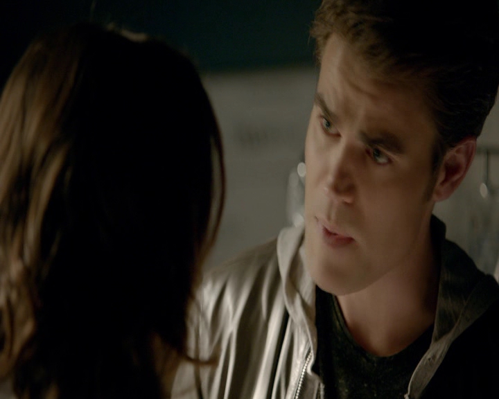 VampireDiaries-dot-nl_VVampireDiaries-dot-nl_VampireDiaries-8x08WeHaveHistoryTogether1200.jpg