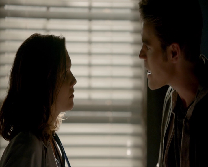 VampireDiaries-dot-nl_VVampireDiaries-dot-nl_VampireDiaries-8x08WeHaveHistoryTogether1217.jpg