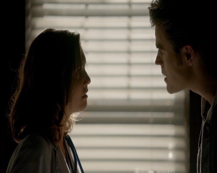 VampireDiaries-dot-nl_VVampireDiaries-dot-nl_VampireDiaries-8x08WeHaveHistoryTogether1232.jpg