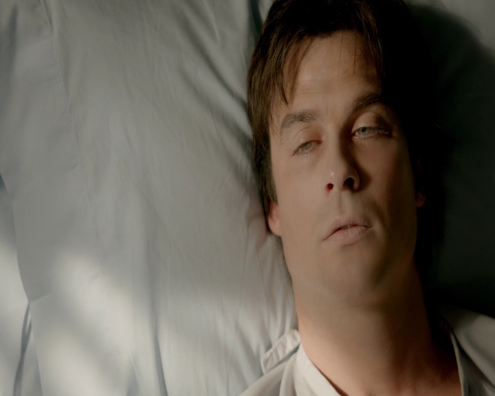 VampireDiaries-dot-nl_VVampireDiaries-dot-nl_VampireDiaries-8x08WeHaveHistoryTogether1243.jpg