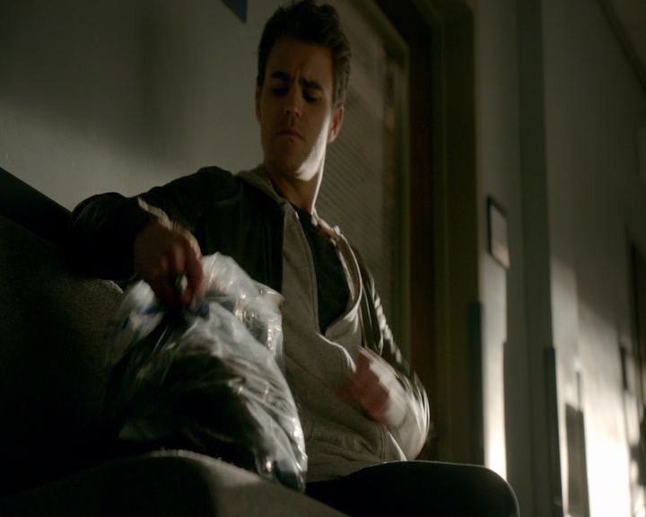 VampireDiaries-dot-nl_VVampireDiaries-dot-nl_VampireDiaries-8x08WeHaveHistoryTogether1301.jpg