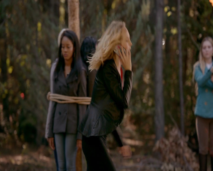 VampireDiaries-dot-nl_VVampireDiaries-dot-nl_VampireDiaries-8x08WeHaveHistoryTogether1401.jpg