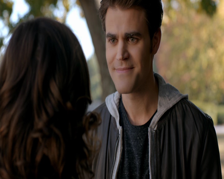 VampireDiaries-dot-nl_VVampireDiaries-dot-nl_VampireDiaries-8x08WeHaveHistoryTogether1612.jpg