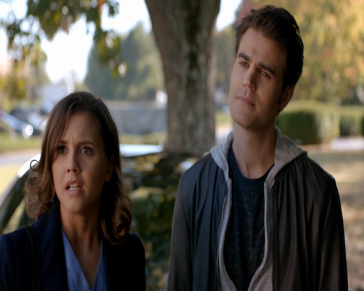 VampireDiaries-dot-nl_VVampireDiaries-dot-nl_VampireDiaries-8x08WeHaveHistoryTogether1616.jpg