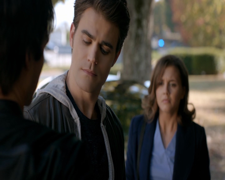 VampireDiaries-dot-nl_VVampireDiaries-dot-nl_VampireDiaries-8x08WeHaveHistoryTogether1656.jpg