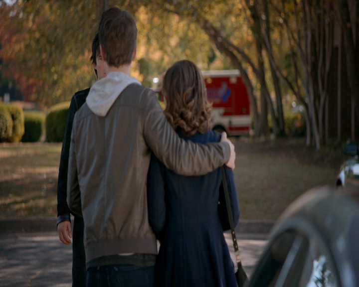 VampireDiaries-dot-nl_VVampireDiaries-dot-nl_VampireDiaries-8x08WeHaveHistoryTogether1677.jpg