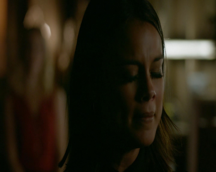 VampireDiaries-dot-nl_VVampireDiaries-dot-nl_VampireDiaries-8x08WeHaveHistoryTogether1814.jpg