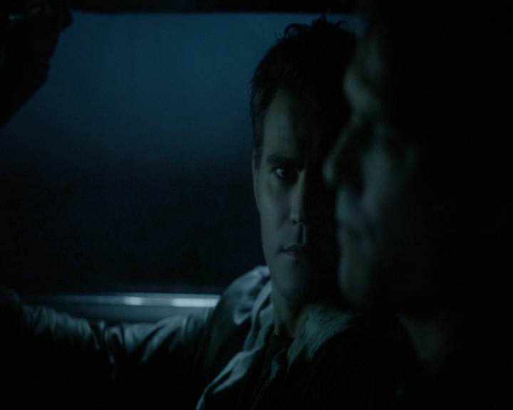 VampireDiaries-dot-nl_VVampireDiaries-dot-nl_VampireDiaries-8x08WeHaveHistoryTogether1917.jpg