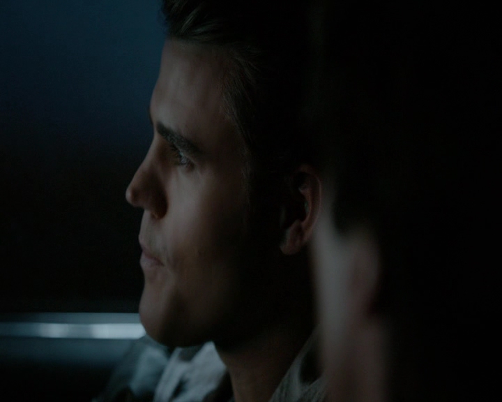 VampireDiaries-dot-nl_VVampireDiaries-dot-nl_VampireDiaries-8x08WeHaveHistoryTogether1945.jpg