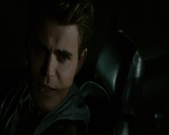 VampireDiaries-dot-nl_VVampireDiaries-dot-nl_VampireDiaries-8x08WeHaveHistoryTogether1971.jpg