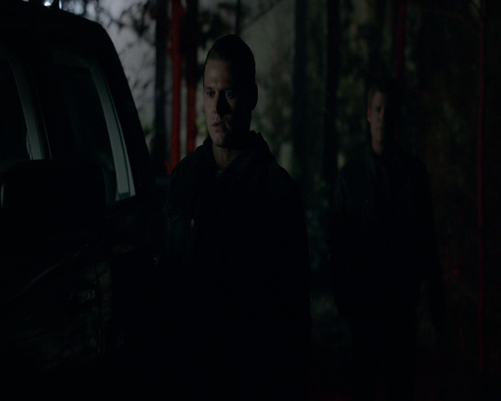 VampireDiaries-dot-nl_VVampireDiaries-dot-nl_VampireDiaries-8x08WeHaveHistoryTogether2000.jpg