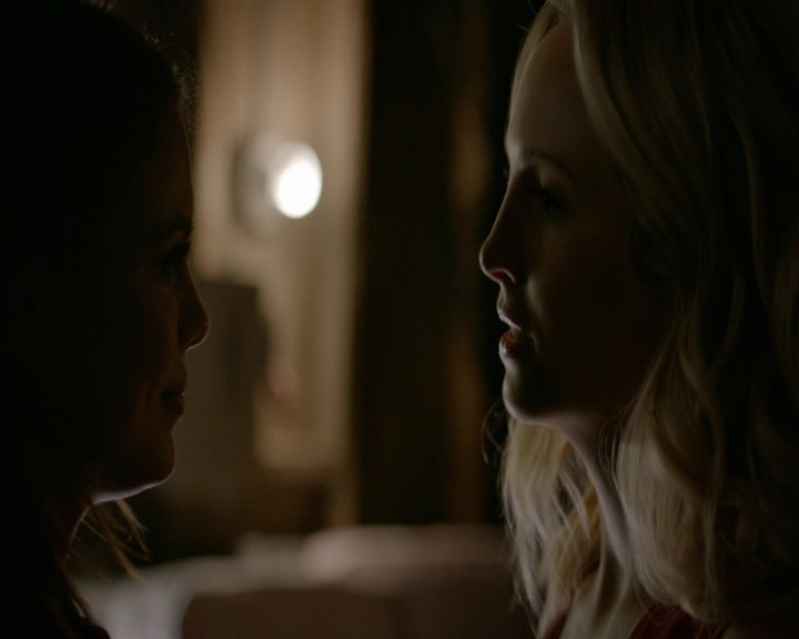 VampireDiaries-dot-nl_VVampireDiaries-dot-nl_VampireDiaries-8x08WeHaveHistoryTogether2080.jpg