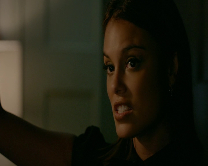 VampireDiaries-dot-nl_VVampireDiaries-dot-nl_VampireDiaries-8x08WeHaveHistoryTogether2137.jpg