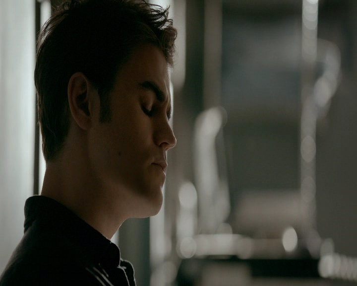 VampireDiaries-dot-nl_VVampireDiaries-dot-nl_VampireDiaries-8x08WeHaveHistoryTogether2185.jpg