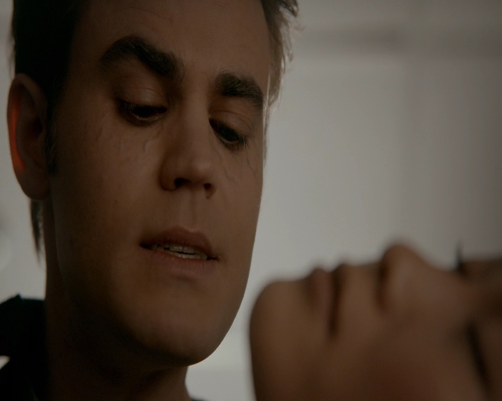 VampireDiaries-dot-nl_VVampireDiaries-dot-nl_VampireDiaries-8x08WeHaveHistoryTogether2312.jpg