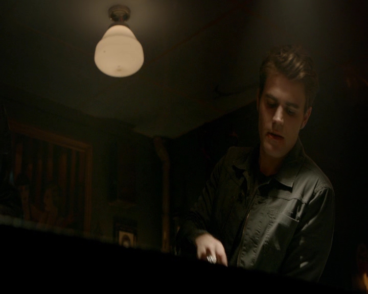 VampireDiaries-dot-nl_VampireDiaries-8x09TheSimpleIntimacyoftheNearTouch0031.jpg