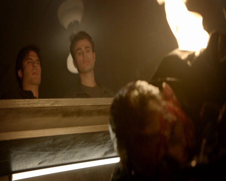 VampireDiaries-dot-nl_VampireDiaries-8x09TheSimpleIntimacyoftheNearTouch0121.jpg