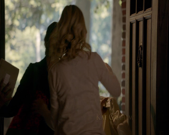 VampireDiaries-dot-nl_VampireDiaries-8x09TheSimpleIntimacyoftheNearTouch0141.jpg