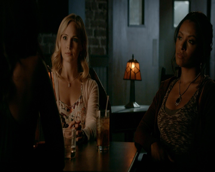 VampireDiaries-dot-nl_VampireDiaries-8x09TheSimpleIntimacyoftheNearTouch0211.jpg