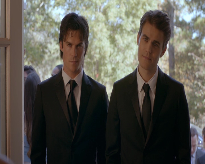 VampireDiaries-dot-nl_VampireDiaries-8x09TheSimpleIntimacyoftheNearTouch0368.jpg