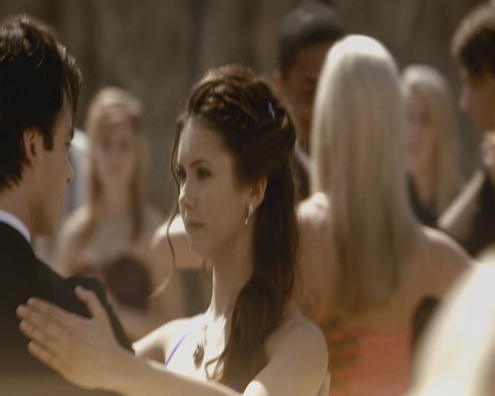 VampireDiaries-dot-nl_VampireDiaries-8x09TheSimpleIntimacyoftheNearTouch0392.jpg