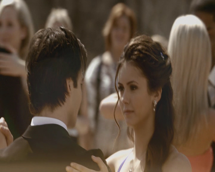 VampireDiaries-dot-nl_VampireDiaries-8x09TheSimpleIntimacyoftheNearTouch0393.jpg