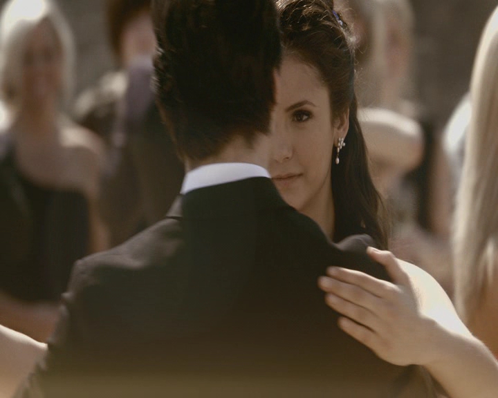 VampireDiaries-dot-nl_VampireDiaries-8x09TheSimpleIntimacyoftheNearTouch0394.jpg