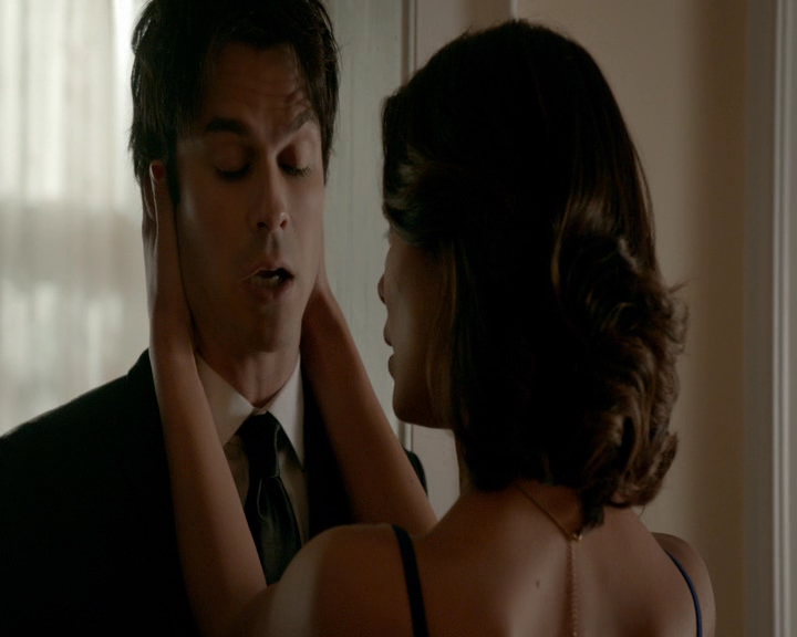 VampireDiaries-dot-nl_VampireDiaries-8x09TheSimpleIntimacyoftheNearTouch0420.jpg